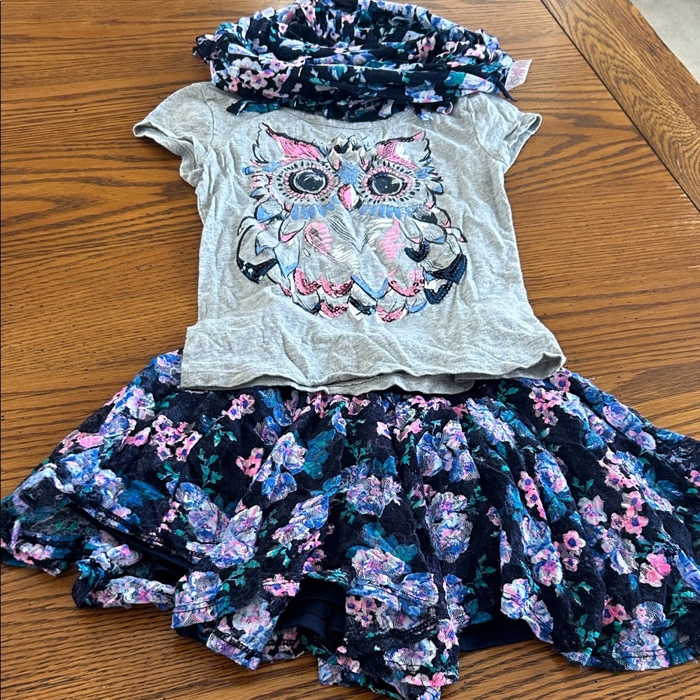 Justice Gray and Floral Outfit